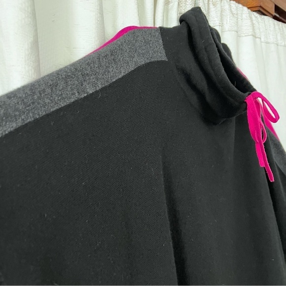 Tahari Wool and Cashmere Blend Varsity Stripe Poncho in Black Gray Pink One Size - Picture 5 of 11